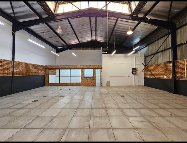 558M² WAREHOUSE TO LET IN JET PARK